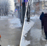 Идут по щиколотку в воде: в центре Архангельска образовалась огромная лужа - 29.Ru
