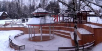 В Устьянах установили самую длинную уличную скамейку в Архангельской области - ГТРК Поморье