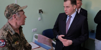 Александр Цыбульский побывал в Архангельском госпитале для ветеранов войн - Пресс-центр Правительства