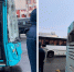 Двум людям из стоящего автобуса потребовалась помощь медиков | Источник: Архангельск № 1 / t.me - 29.Ru