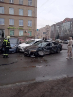Автомобили собрало в гармошку  | Источник: Московский район, Санкт-Петербург / «ВКонтакте»