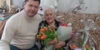 Жительницу Холмогорского округа, участницу Великой Отечественной войны Елизавету Юн поздравили с Международным женским днем - Пресс-центр Правительства