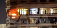 После массовой атаки беспилотников на Москву в пригороде вспыхнули две многоэтажки — кадры - 29.Ru