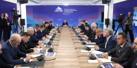 Владимир Путин провел совещание по вопросам развития Арктической зоны РФ и Арктического транспортного коридора - Пресс-центр Правительства