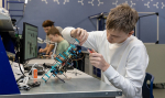 Учащиеся школы №5 Коряжмы успешно осваивают навыки управления беспилотными летательными аппаратами