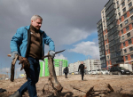 Дмитрий Морев принял участие в субботнике и поблагодарил всех, кто сегодня наводил чистоту