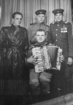 Иван Язовских (справа) с товарищами | Источник: Далматовский краеведческий музей им. А. Н. Зырянова