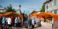 У торговых рядов на прошлой неделе собралось много архангелогородцев. Но цены радуют не всех | Источник: Иван Митюшёв / 29.RU - 29.Ru