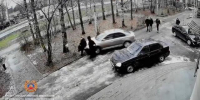 В Архангельске пьяная бабища на легковушке сбила двух девушек на тротуаре - Tv29.Ru
