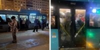 Некоторые пассажиры и вовсе не дожидаются автобусов. А те, что приходят, чаще всего набиты битком | Источник: Жесть Архангельск / Vk.com - 29.Ru