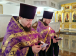 Митрополит Корнилий совершил заупокойное богослужение в канун третьей великопостной субботы