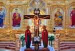 Митрополит Корнилий совершил в Михаило-Архангельском соборе богослужение Страстной пятницы с выносом Плащаницы