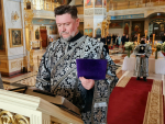 Митрополит Корнилий совершил в Михаило-Архангельском соборе богослужение Страстной пятницы с выносом Плащаницы