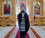 Митрополит Корнилий совершил в Михаило-Архангельском соборе богослужение Страстной пятницы с выносом Плащаницы