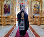 Митрополит Корнилий совершил в Михаило-Архангельском соборе богослужение Страстной пятницы с выносом Плащаницы
