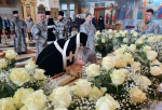 Митрополит Корнилий совершил в Михаило-Архангельском соборе богослужение Страстной пятницы с выносом Плащаницы