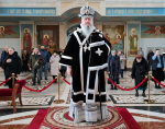 Митрополит Корнилий совершил в Михаило-Архангельском соборе богослужение Страстной пятницы с выносом Плащаницы