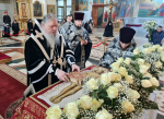 Митрополит Корнилий совершил в Михаило-Архангельском соборе богослужение Страстной пятницы с выносом Плащаницы