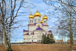 Митрополит Корнилий совершил в Михаило-Архангельском соборе богослужение Страстной пятницы с выносом Плащаницы