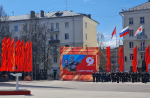 Митрополит Корнилий 9 мая возложил цветы к монументу Победы в Архангельске