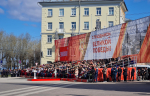 Митрополит Корнилий 9 мая возложил цветы к монументу Победы в Архангельске