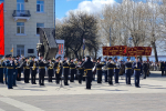 Митрополит Корнилий 9 мая возложил цветы к монументу Победы в Архангельске