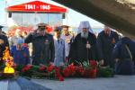 Митрополит Корнилий 9 мая возложил цветы к монументу Победы в Архангельске