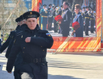 Митрополит Корнилий 9 мая возложил цветы к монументу Победы в Архангельске