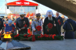 Митрополит Корнилий 9 мая возложил цветы к монументу Победы в Архангельске