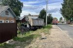 На юге Архангельской области легковушка протаранила большегруз