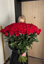 Подписчики подозревают, что Егор Крид прислал букет Саше Айс  | Источник: isashaice / Instagram (экстремистская организация, деятельность запрещена на территории РФ)