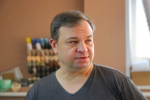 Волонтер из Архангельска шьет одеяла и носилки для нужд СВО