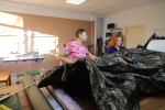 Волонтер из Архангельска шьет одеяла и носилки для нужд СВО