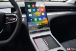 Apple CarPlay работал без нареканий, автоматически переподключаясь при возвращении в машину. Левый слот для беспроводной зарядки имеет охлаждение | Источник: Артем Краснов